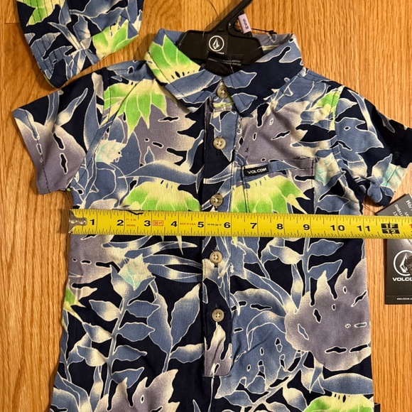 Volcom Baby Boy 1 Piece Outfit W/Matching Hat - Picture 10 of 10